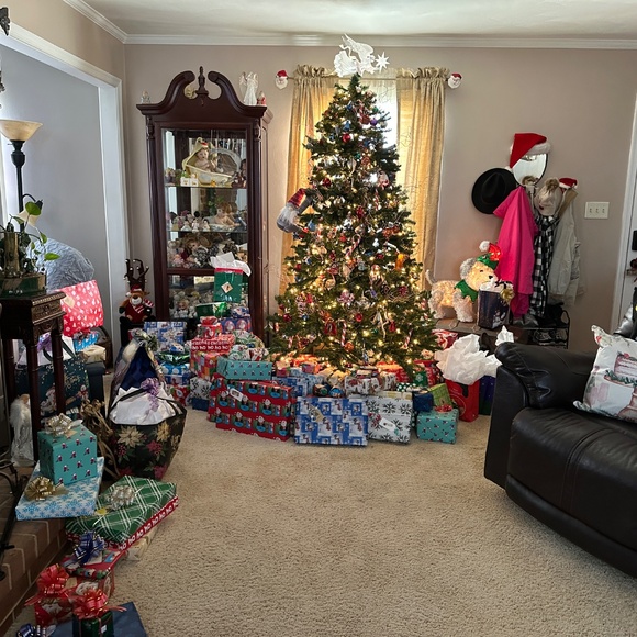 Meet your Posher, MaryJo - Picture 2 of 16